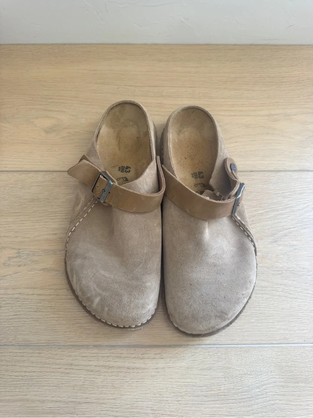 Birkenstock Lutry clogs in taupe suede
